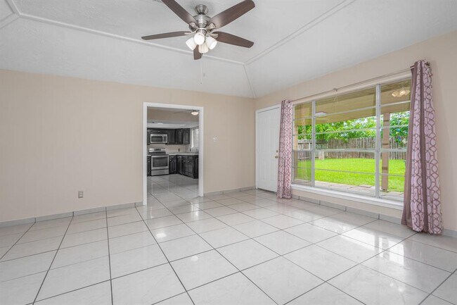 Building Photo - 9919 Overview Dr