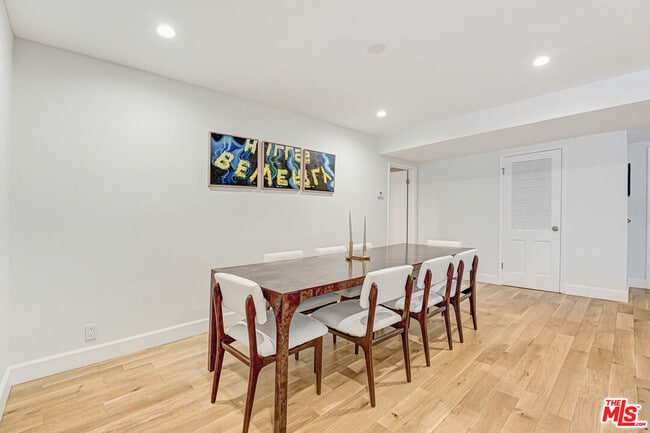 Building Photo - 339 N Oakhurst Dr