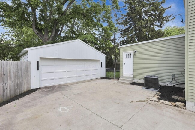 Building Photo - 2615 Northwest Blvd