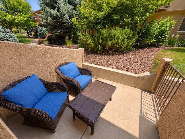 Building Photo - Stunning 3-bedroom townhouse with breathtaking Pikes Peak views!