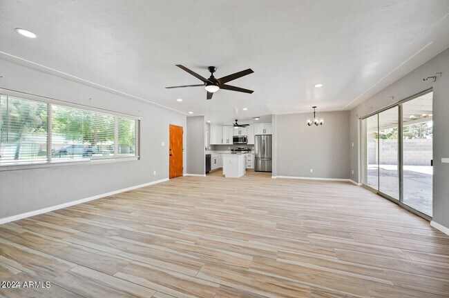Building Photo - 1226 W Rancho Dr