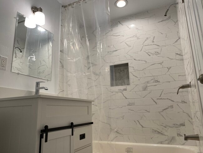 Master bathroom - 7550 Eagle Rock Dr