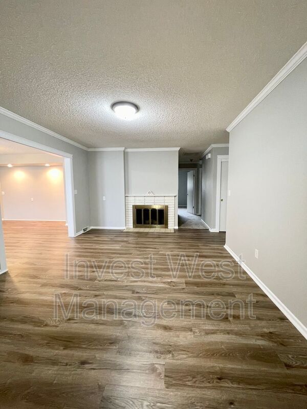 Building Photo - 6224 NW Dogwood Dr
