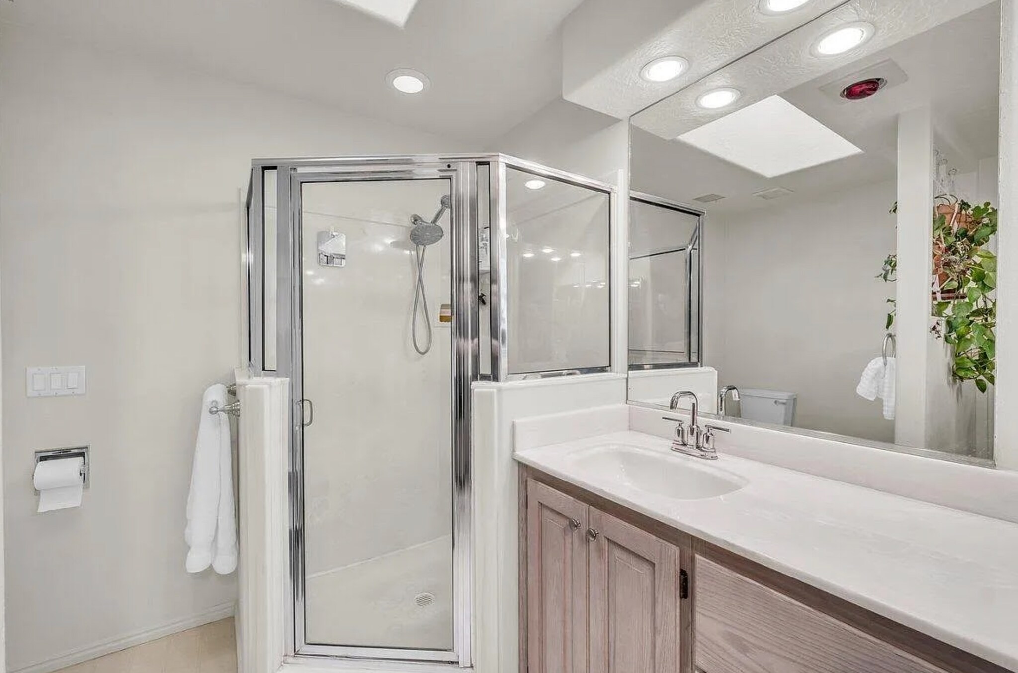 Building Photo - 1010 N 1800 E