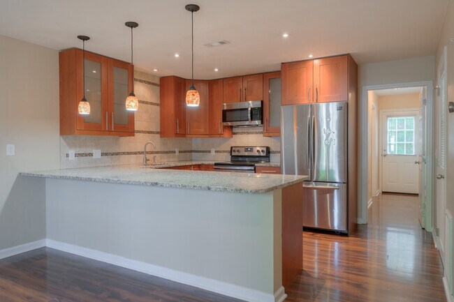 Building Photo - 846 Patrick Henry Dr