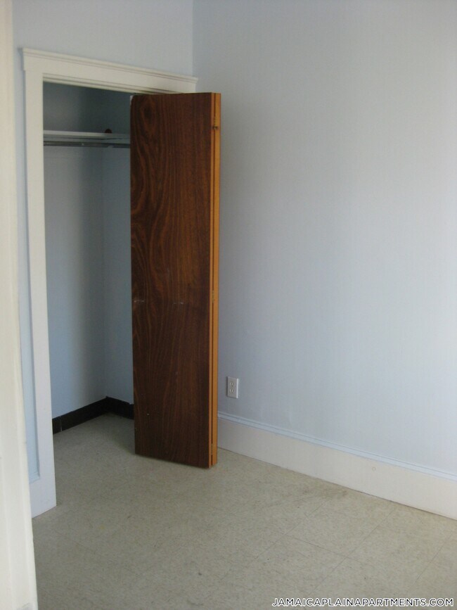 Building Photo - 36 Mozart St