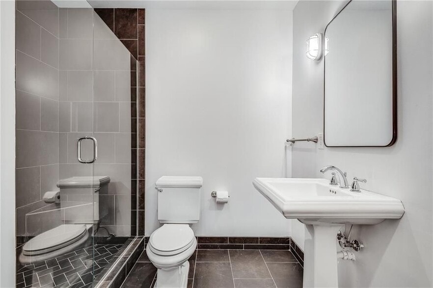 Building Photo - 400 Village Pkwy