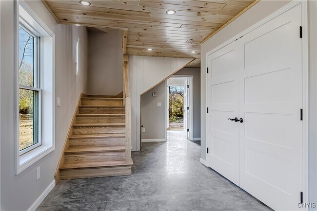 Building Photo - 118a Kirkland Ave