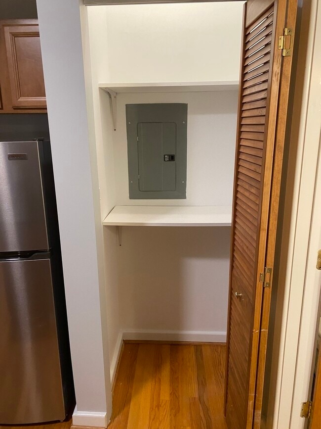 Building Photo - 1227 N Cleaver St