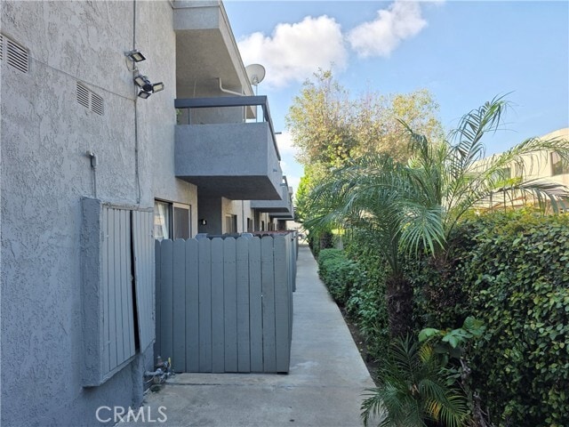 Building Photo - 6911 Woodley Ave