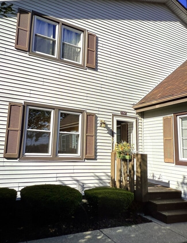 Primary Photo - 7757 W Briar Ct