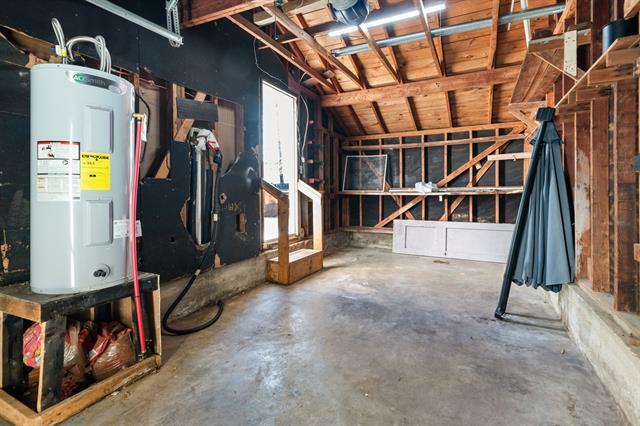 Building Photo - 3800 Desert Ridge Dr