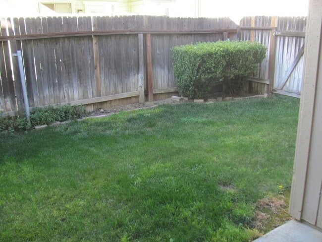 Building Photo - 461 Summertree Ln