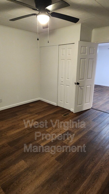 Building Photo - 415 Valley Rd