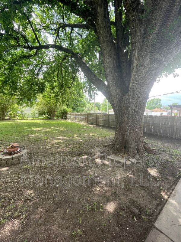 Building Photo - P2-1Q- 2808 E. 1st Pl.