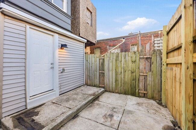 Building Photo - 2BR/3BA House | Central AC | Fast Approval