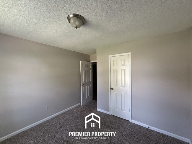 Building Photo - Large 5BR/3.5BA Home in 38125 | 2,541 Sq Ft, Vaulted Ceilings & Covered Patio