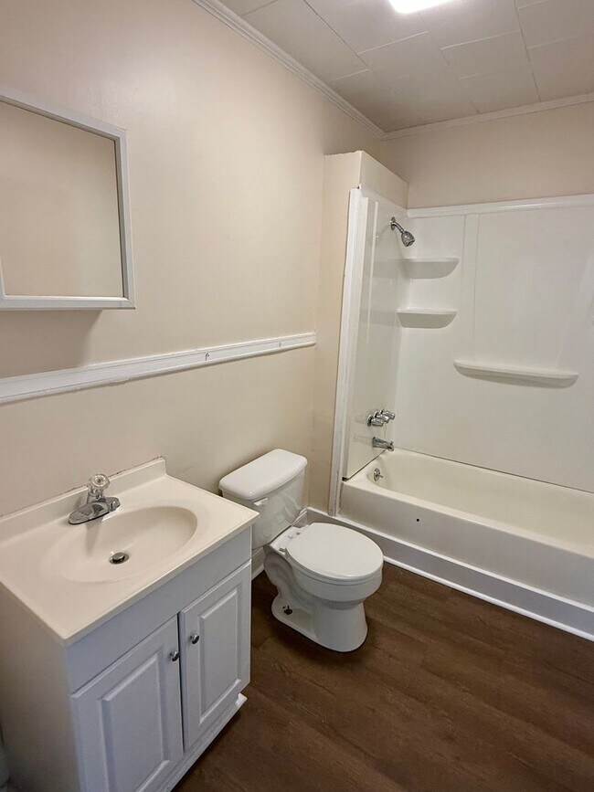Building Photo - Three bedroom, 1 bath house in Graham