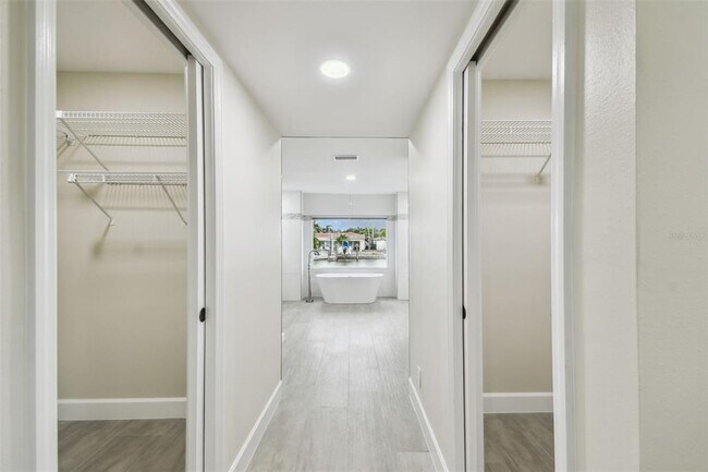 Building Photo - 3938 Versailles Dr