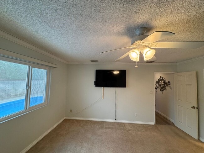 Building Photo - 3Br 3Ba House with Pool Across- RIVERFRONT with Balcony Observation Deck