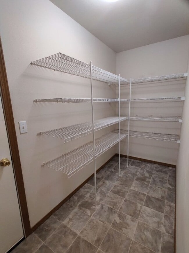 Building Photo - PENDING APPLICATION; College Spring 3BD w/...