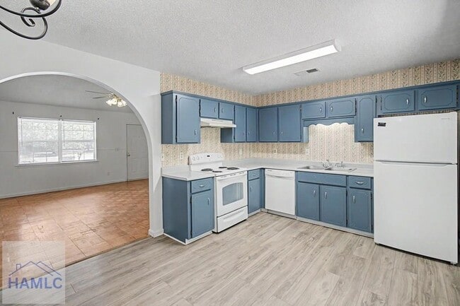 Building Photo - 342 Sheila Dr