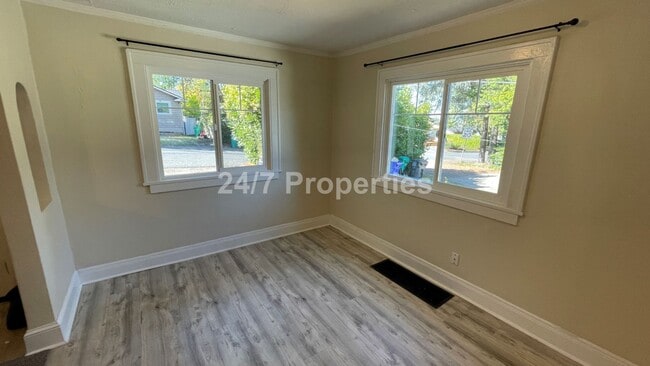 Building Photo - Nostalgic 2 BD | 2 BA House w/ Large Backy...