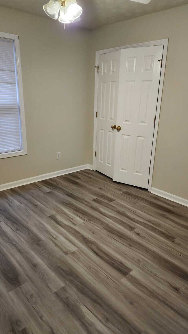 Building Photo - 45 Spring Valley Way