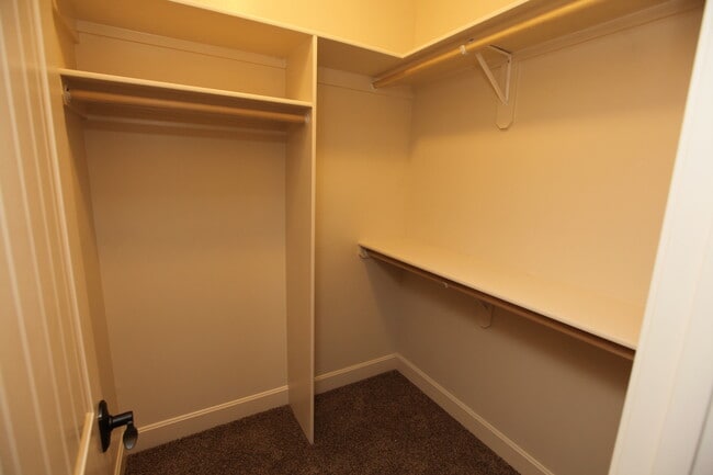 Building Photo - 3 Bedroom, 2 Bathroom Townhouse in Savannah School District