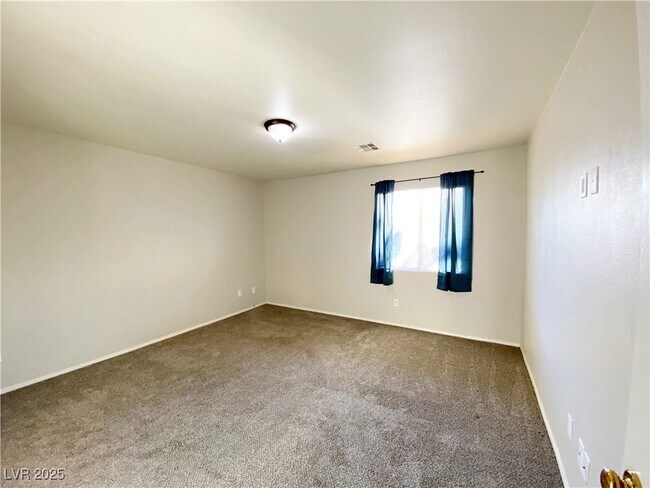 Building Photo - 1037 Cedar Pines St