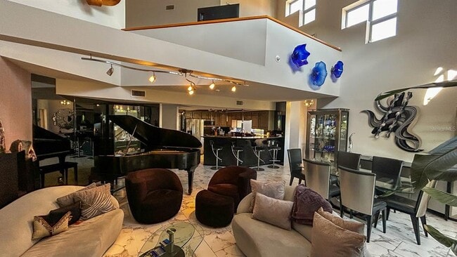 Building Photo - 1635 Royal Palm Dr S