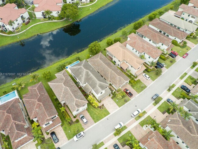 Building Photo - 11826 SW 13th Ct