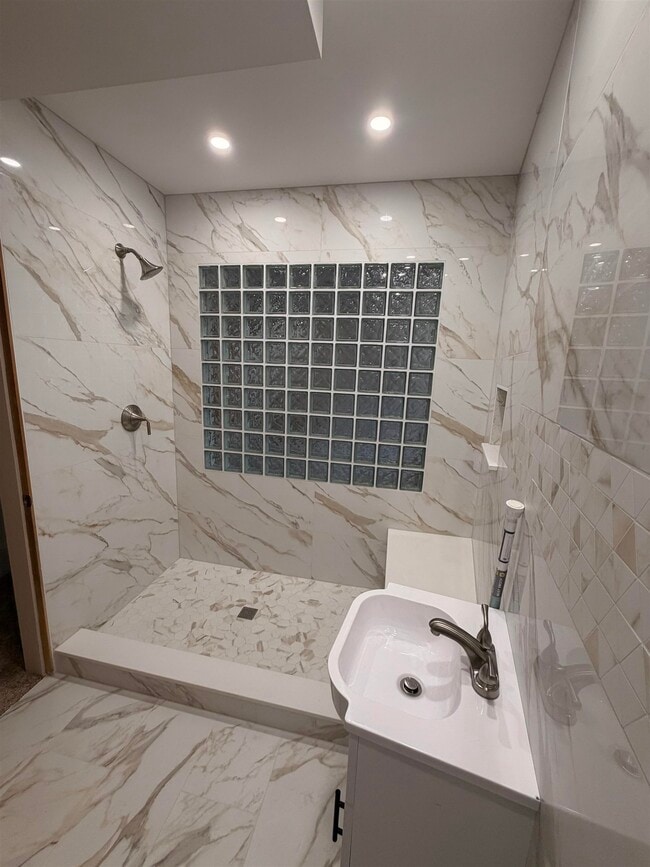 Building Photo - 401 State Street