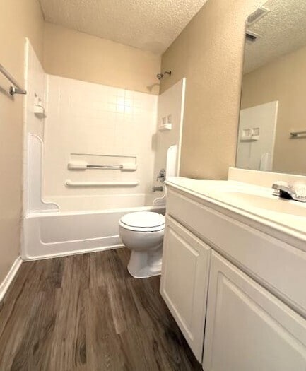 Building Photo - 4 bedroom 2 bath home available for the New Year