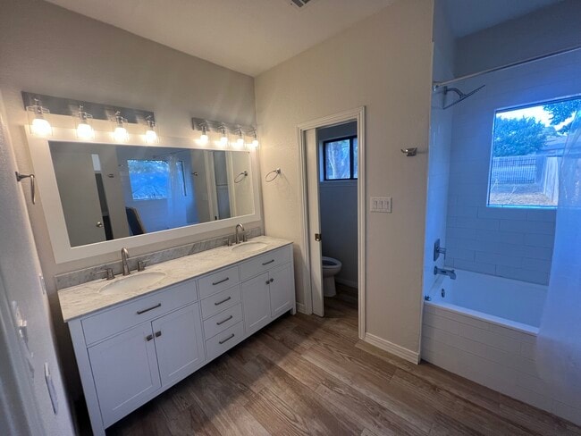 Building Photo - 502 Dowitcher Cir