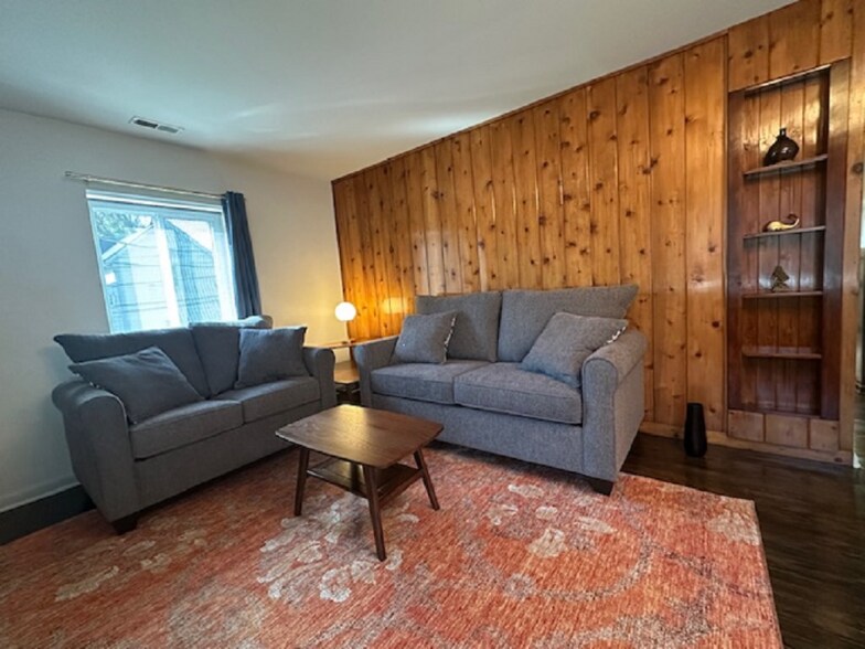 Building Photo - 415 N Dunn St