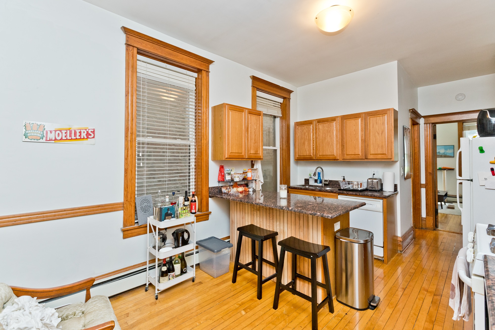 Building Photo - 2139 N Oakley Ave