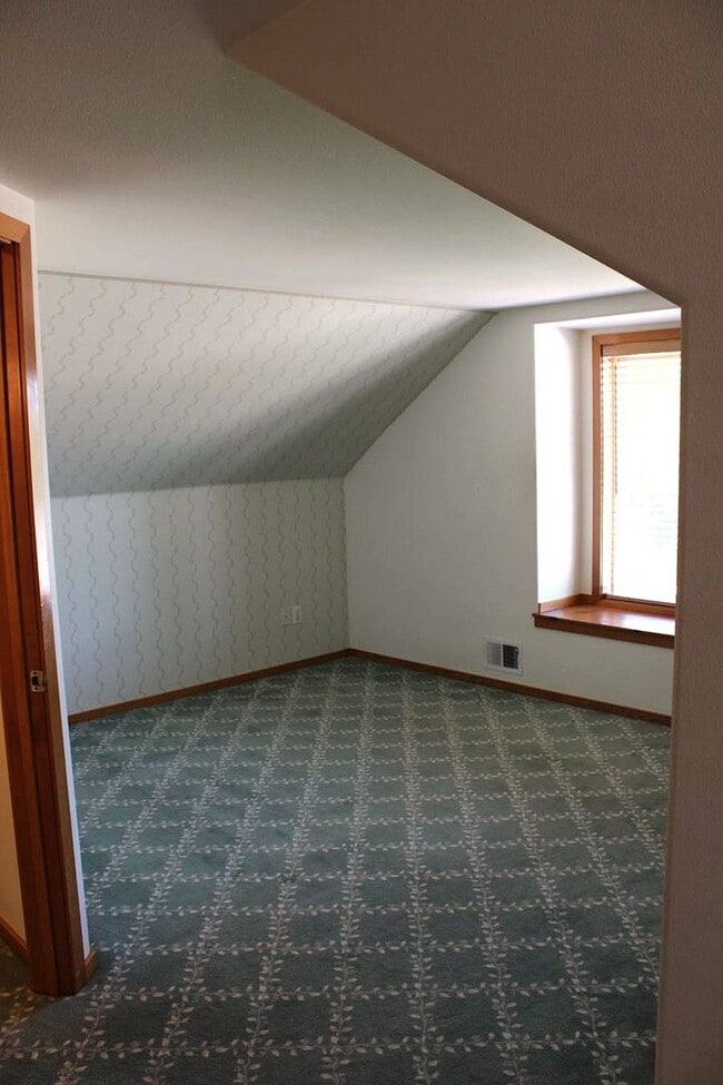 Building Photo - Experience Downtown Gig Harbor living in t...