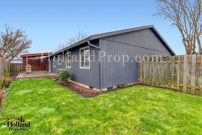 Building Photo - Charming Single-Level Hillsboro Home with Fenced Backyard!