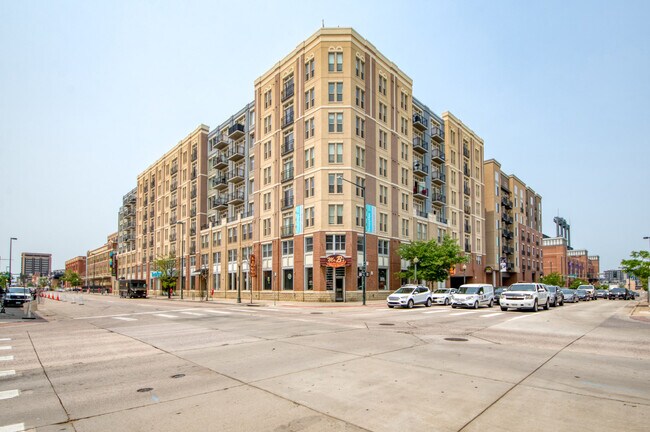 Building Photo - 2101 Market St