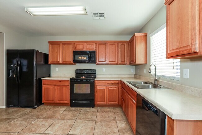 Building Photo - 2081 E Paso Fino Dr