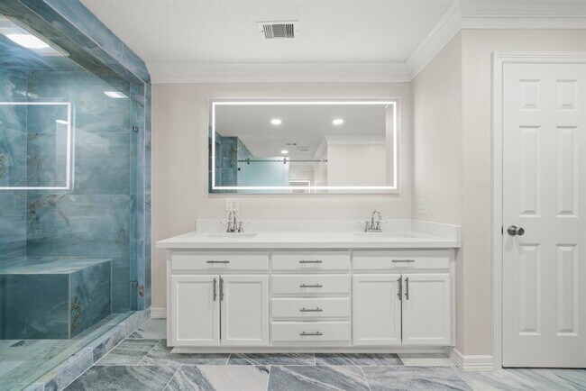 Building Photo - 4023 Breakwood Dr