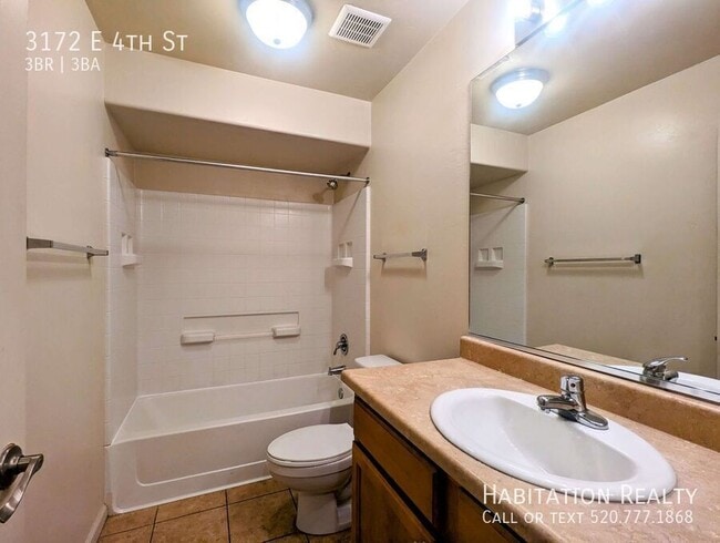 Building Photo - 3172 E 4th St