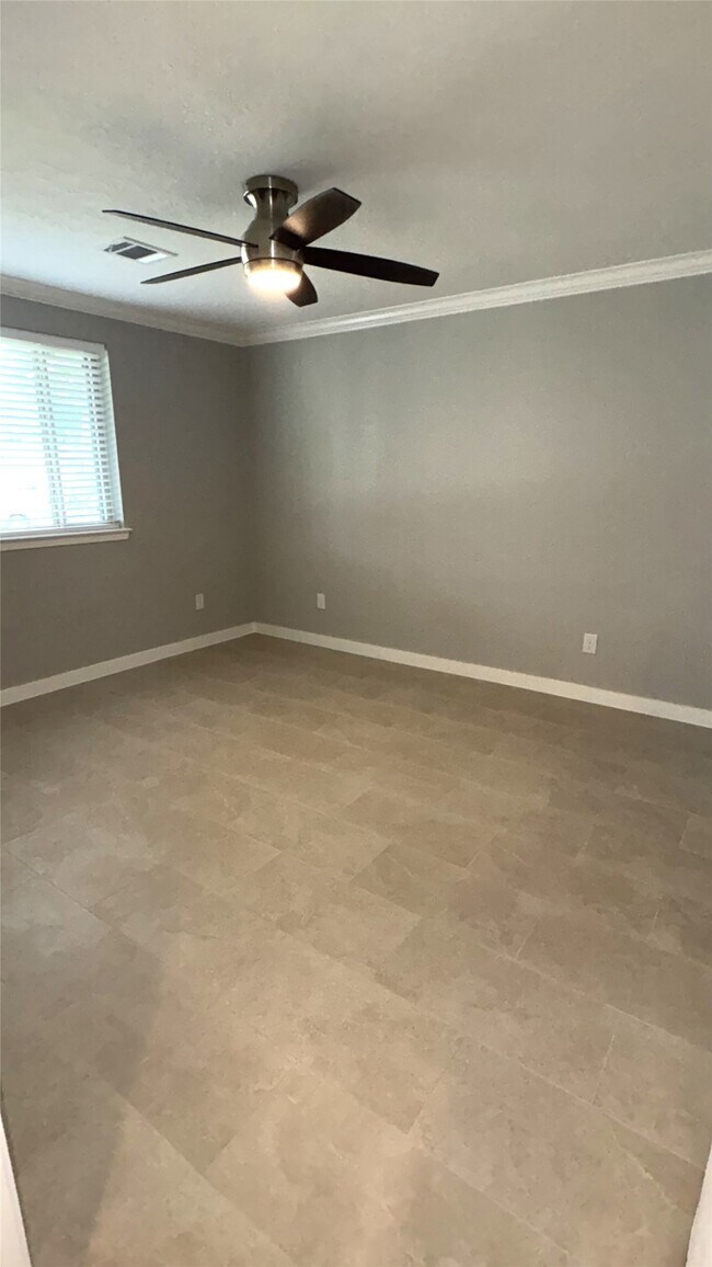 Building Photo - 212 Stratmore Dr