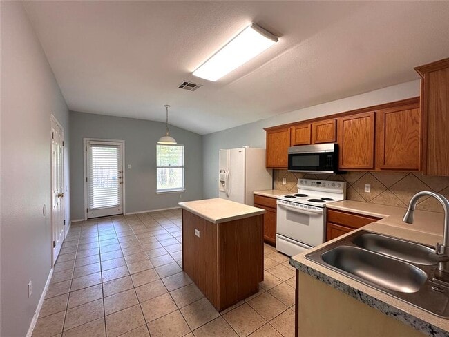 Building Photo - 202 Lucky Clover Ln