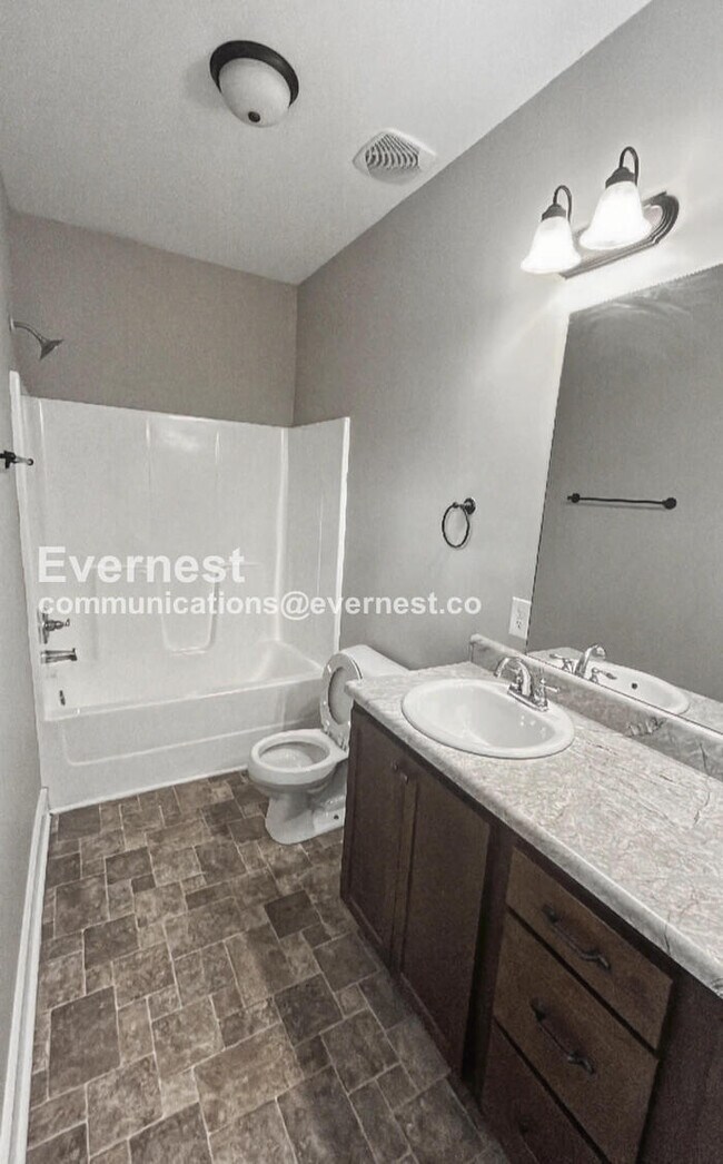 Building Photo - 4 Bed, 2.5 Bath Home with Garage / Pet-Friendly / Available Now!