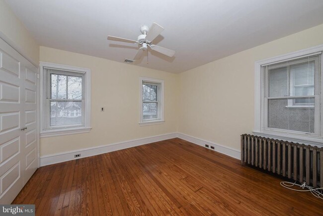 Building Photo - 21 E Abington Ave
