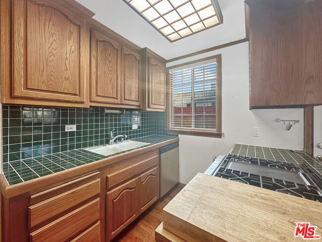 Building Photo - 5962 W 85th Pl