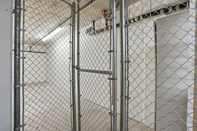 Building Photo - Beautifully upgraded 1 Bdrm, 1 Bath w/larg...