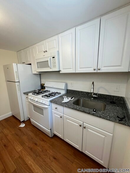 Building Photo - 381 Harvard St